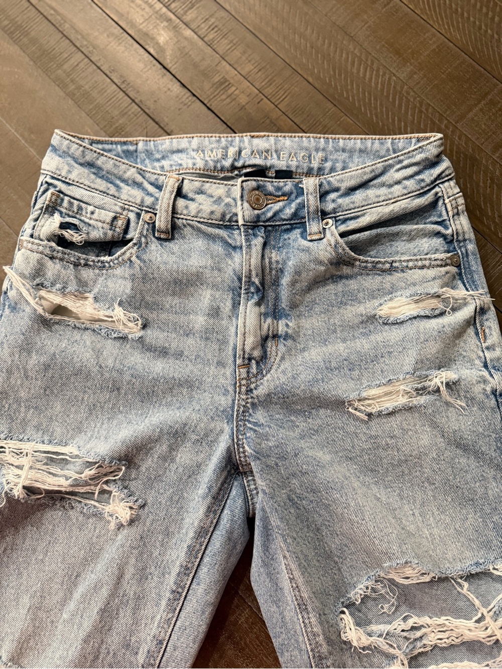 American Eagle Outfitters Light Wash Distressed Boyfriend Jeans
